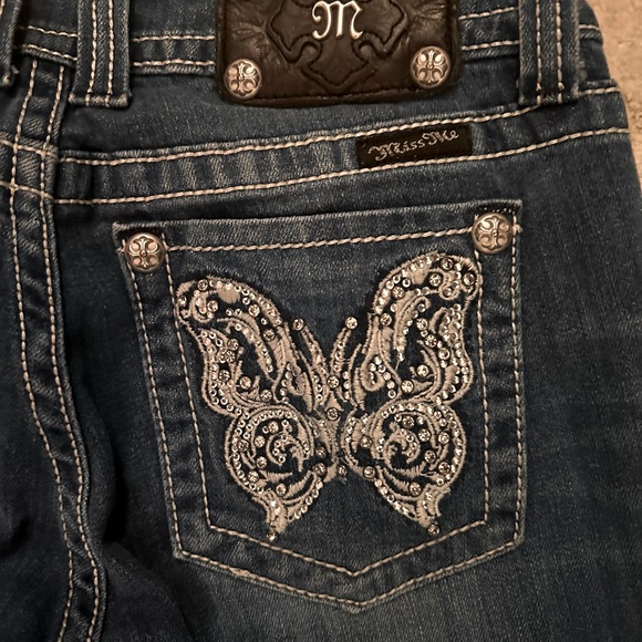 Miss Me brand butterfly pocket embellished boot cut jeans - NWOT - size 28 - Picture 4 of 8